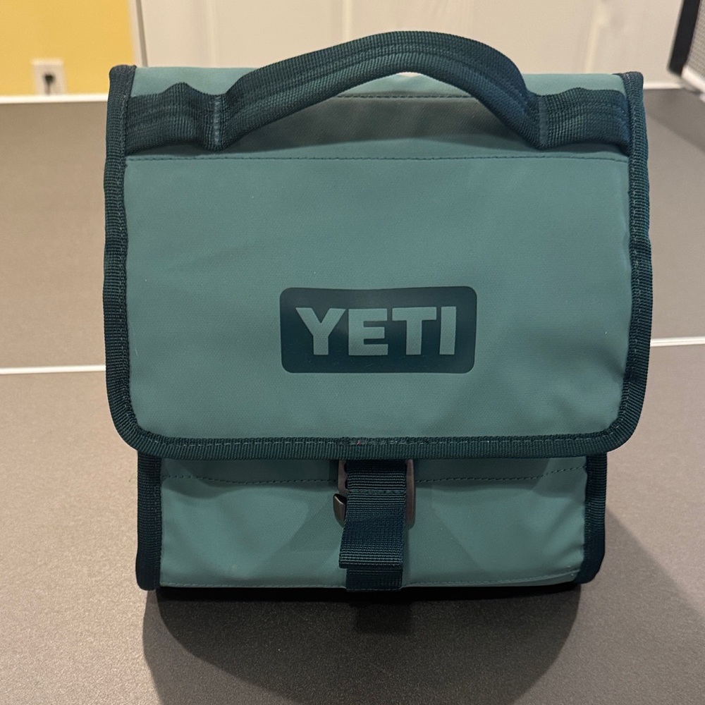 YETI Teal DayTrip bag